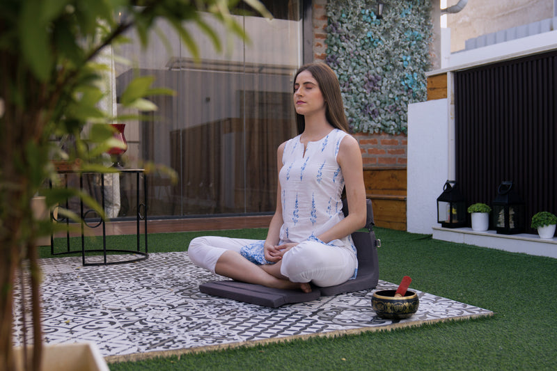 <b>QUIET FIESTA</b> <br>Portable Meditation Floor Chair